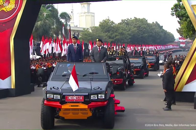 Pengarakan Presiden Jokowi dan Prabowo Menggunakan Maung Pindad