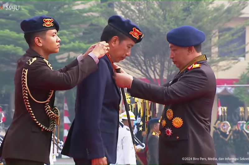 Polri Anugerahi Jokowi Medali Loka Praja Samrakshana atas Dedikasi