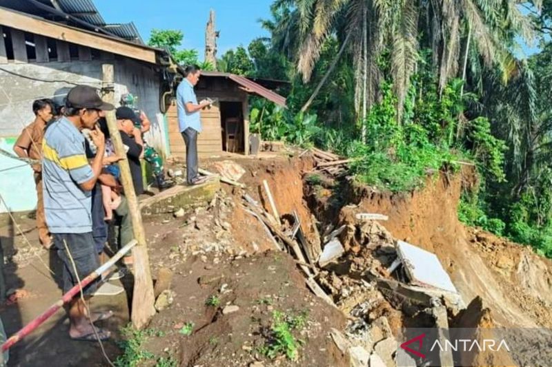 Peringatan Dini Cuaca Buruk di Mukomuko, Warga Diminta Waspada