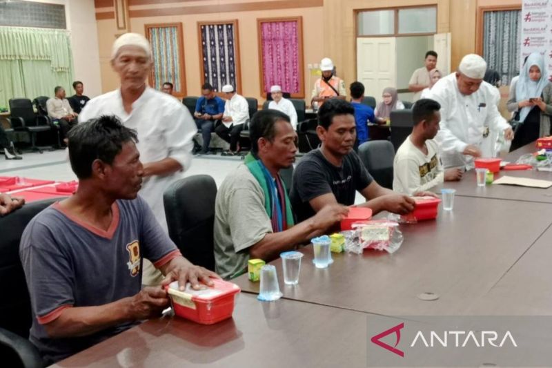 Dinsos Kalsel Salurkan Bantuan kepada ABK Kapal Tenggelam di Karimunjawa