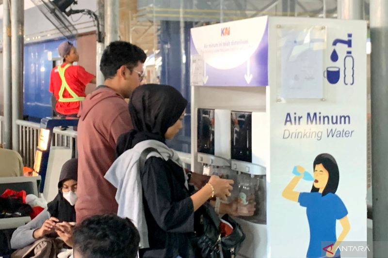 KAI Daop 8 Surabaya luncurkan water station untuk keberlanjutan