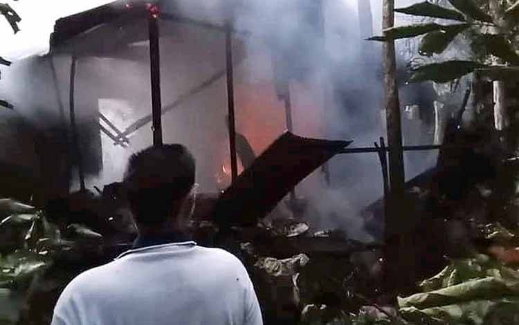 Sebuah Rumah di Desa Wungkur Nanakan Barito Timur Ludes Terbakar