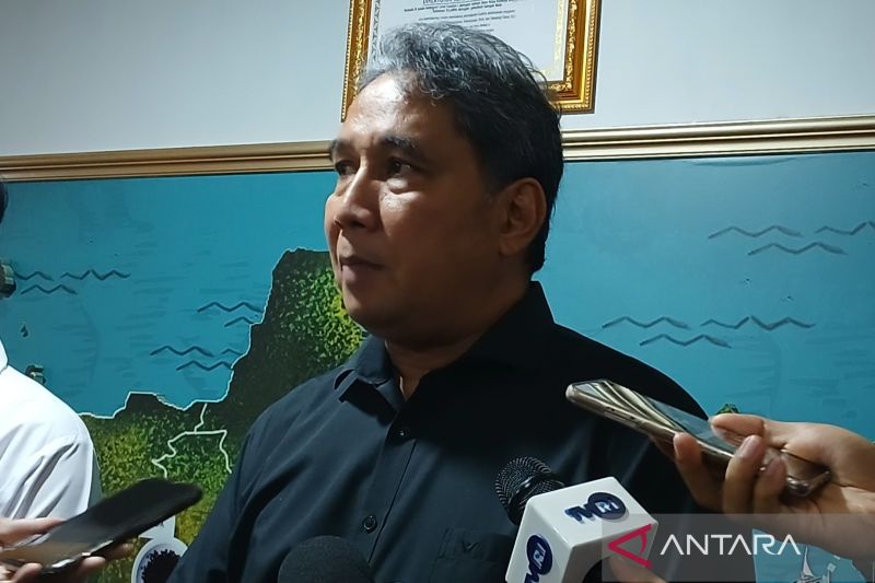 Dirjen Kebudayaan Kemendikbudristek Hilmar Farid ditemui media di Kantor Kemendikbudristek, Jakarta, Senin (14/10/2024) usai diskusi tentang Rencana Induk Pemajuan Kebudayaan 2025-2045. (ANTARA/Lintang Budiyanti Prameswari)