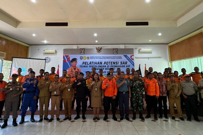 Pelatihan Pertolongan di Permukaan Air untuk 50 Peserta di Sikka