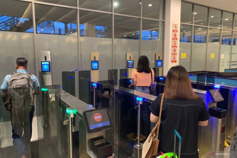 Pemeriksaan Imigrasi Pemegang PR Singapura Dilakukan Secara Manual