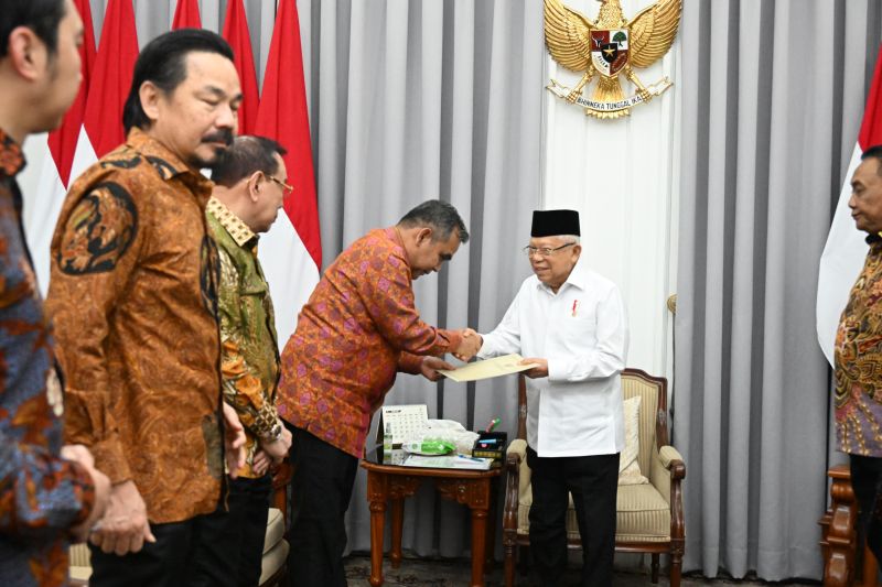 MPR Serahkan Undangan Pelantikan Prabowo-Gibran ke Wapres