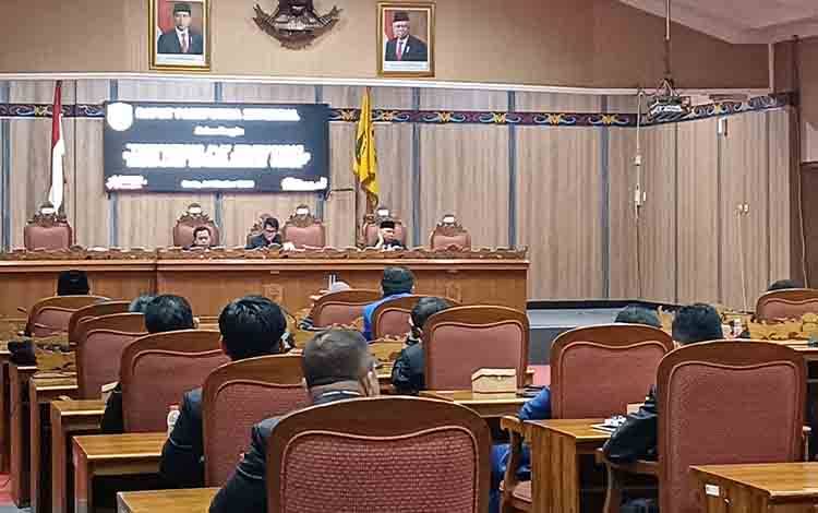 Rapat paripurna DPRD Kotawaringin Timur dalam rangka pembentukan AKD, Senin, 14 Oktober 2024. (FOTO: DEWIP)