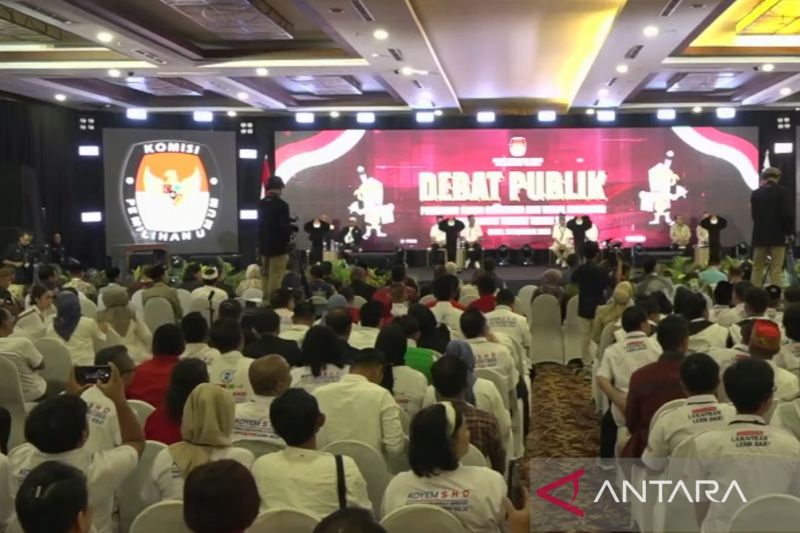 Debat Perdana Pilkada Kalteng 2024, Empat Paslon Tampil Adu Visi