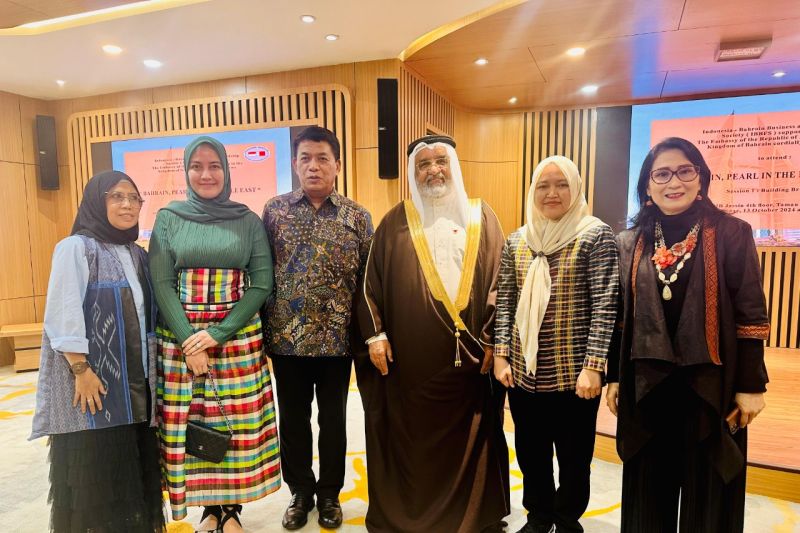 Pemerintah Provinsi Sulawesi Barat (Pemprov Sulbar) mengajak Bahrain Indonesia Business dan Friendship Society untuk berinvestasi memajukan pendidikan di Sulbar, Senin (14/10/2024). ANTARA Foto/HO Humas Pemprov Sulbar. (B)