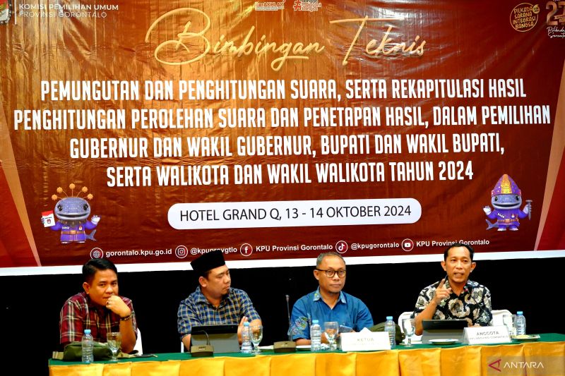 KPU Provinsi Gorontalo menggelar bimbingan teknis (bimtek) terkait tahapan pemungutan, penghitungan, rekapitulasi dan penetapan calon dalam Pemilihan Kepala Daerah (Pilkada) Serentak Tahun 2024, pada Senin (14/10). (ANTARA/HO-Humas KPU Provinsi Gorontalo)