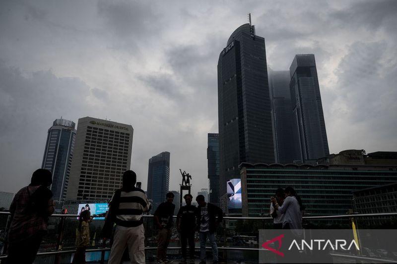 Cuaca Jakarta Selasa, Awan Tebal dan Prediksi Hujan Ringan