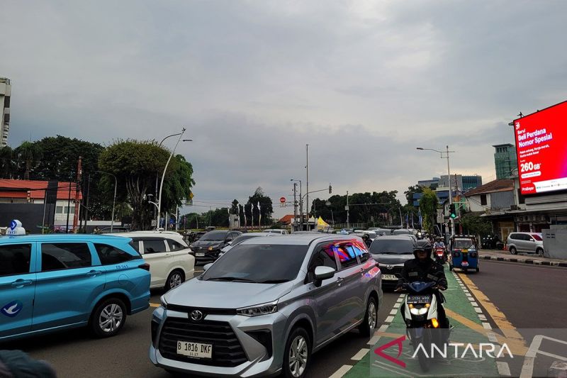 Prediksi Cuaca Berawan dan Hujan di Berbagai Wilayah Indonesia