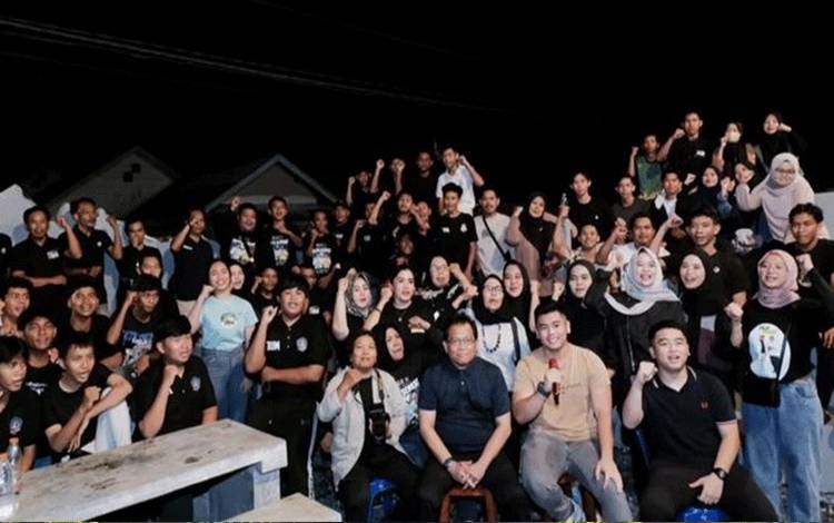Paslon Bupati Kapuas Erlin Hardi-Alberkat Ngobrol Santai Bersama Generasi Muda