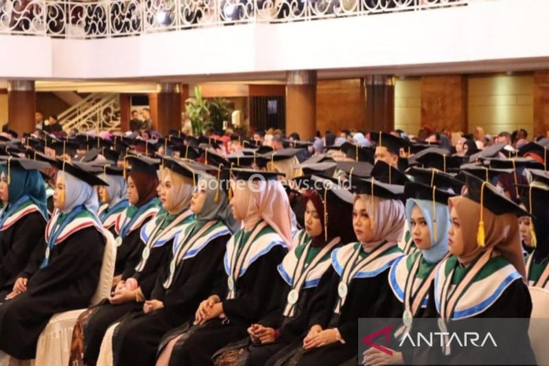 Kemenkes Poltekkes Banjarmasin Luluskan 341 Tenaga Kesehatan berkualitas