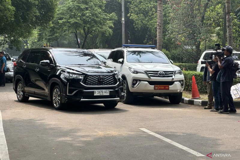 Pramono Anung Tinggalkan Rumah Prabowo Tanpa Berkomentar