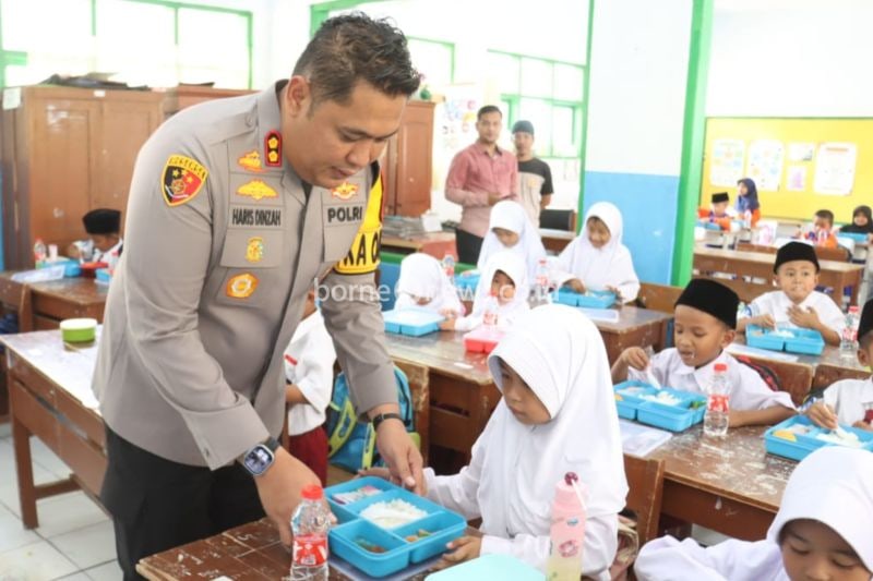 Polres Tasikmalaya Gelar Makan Siang Gratis untuk Pelajar