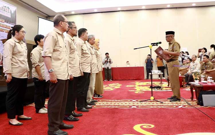 Kukuhkan Kepengurusan Forum DAS Kalteng, Katma F Dirun Tekankan Kesatuan Ekosistem