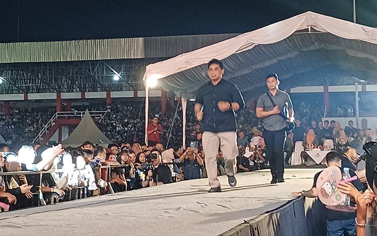 Pjs Bupati Kotim Ajak Masyarakat Gunakan Hak Pilih di Pilkada Serentak 2024 saat Konser NDX A.K.A
