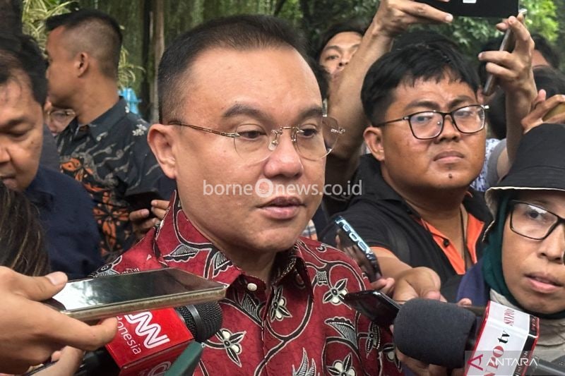 File photo -- Sufmi Dasco Ahmad, the executive chairperson of President-elect Prabowo Subianto's Great Indonesia Movement (Gerindra) Party, presents his remarks in South Jakarta on Tuesday (October 15, 2024). ANTARA/Rio Feisal/nbl.