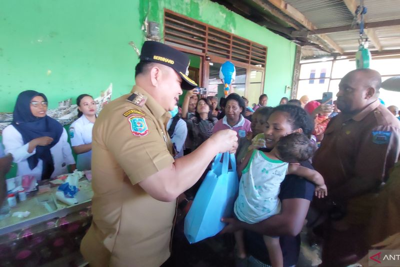 Pemerintah Kota Sorong Salurkan Paket Gizi untuk Cegah Stunting