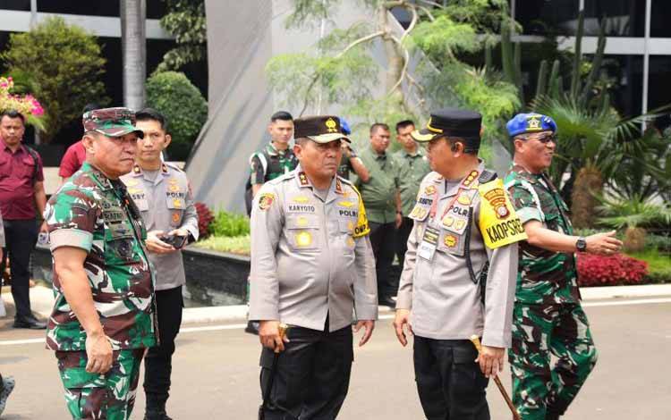 TNI-Polri Sterilisasi Gedung MPR Jelang Pelantikan Presiden dan Wapres