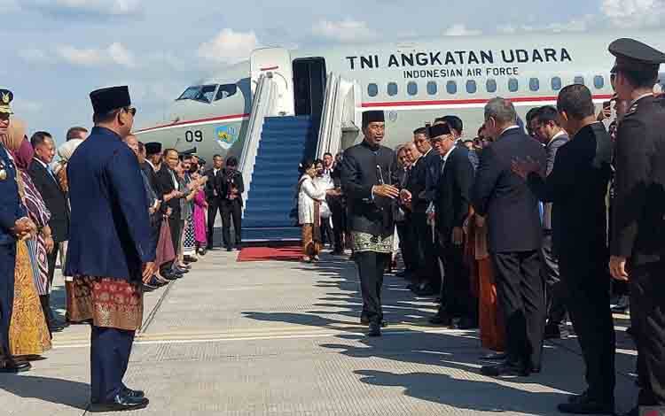 Presiden Prabowo Lepas Jokowi Pulang ke Solo