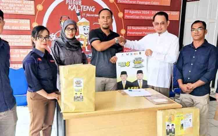 KPU Kalteng Serahkan Bahan Kampanye untuk Paslon Gubernur dan Wakil Gubernur 2024