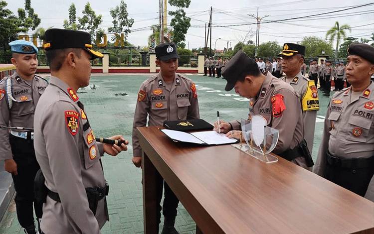 Personel Polres Kapuas Teken Pakta Integritas Jaga Netralitas Pilkada 2024