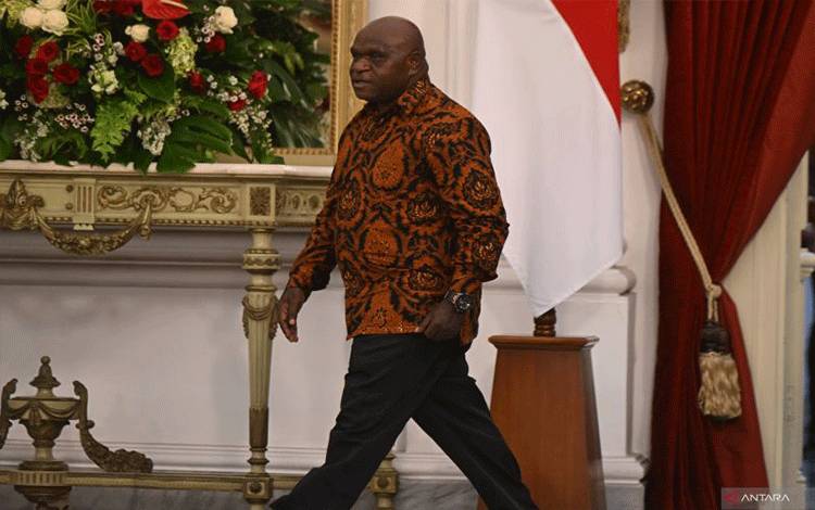 Natalius Pigai, Dari Komisioner Komnas HAM jadi Menteri HAM