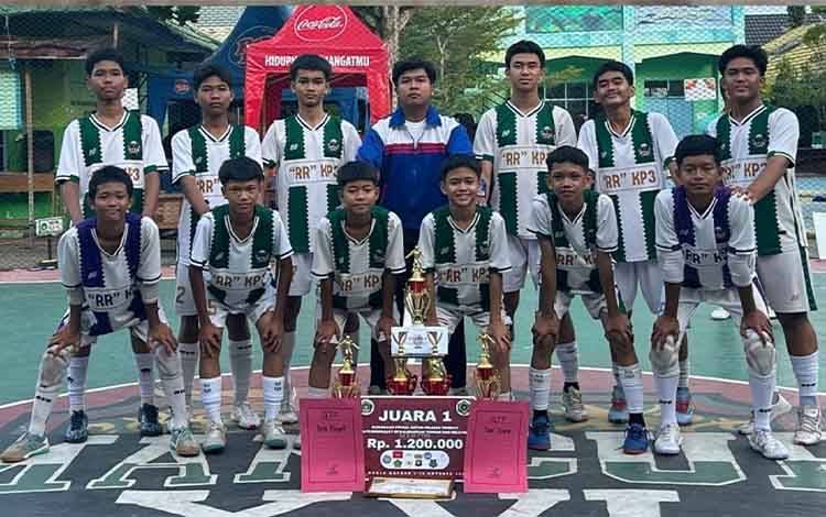 Tim Futsal MTsN 1 Kapuas Raih Juara I MAN Cup XVI 2024