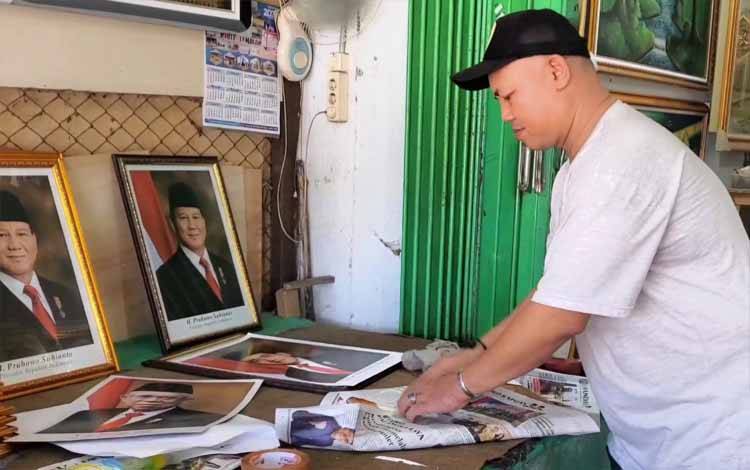Pelantikan Presiden dan Wakil Presiden Baru Dongkrak Penjualan Pigura Foto di Sampit