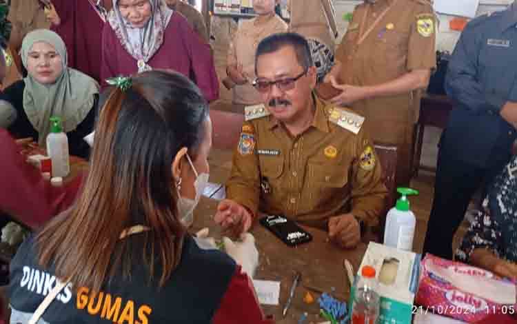 Pj Bupati Gunung Mas Apresiasi Periksa Gratis di Peringatan Harganas
