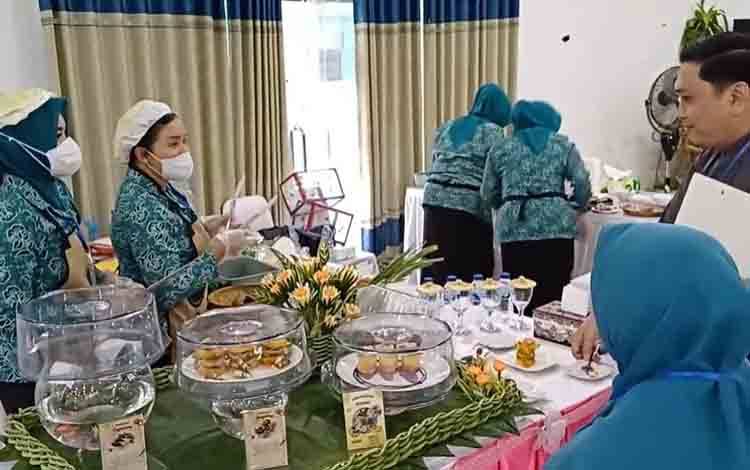 Kabupaten Kapuas Juara Umum Lomba Masak Serba Ikan