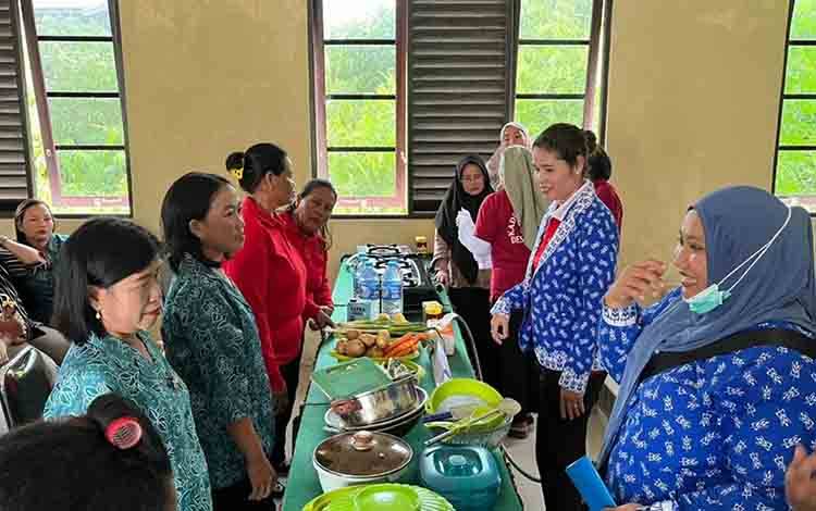 Giliran Kecamatan Pasak Talawang Jadi Lokasi Workshop Pengolahan PMT Berbahan Pangan Lokal
