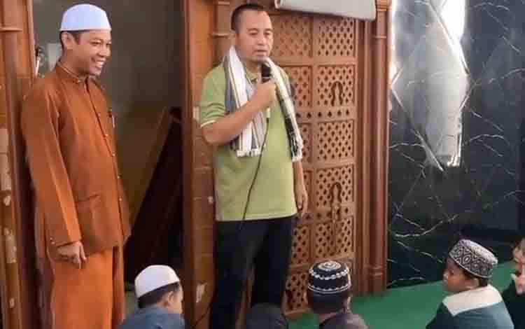 Sri Suwanto Silaturahmi dengan Santri TPA di Gunung Mas, Jalin Keakraban dan Dorong Semangat Belajar
