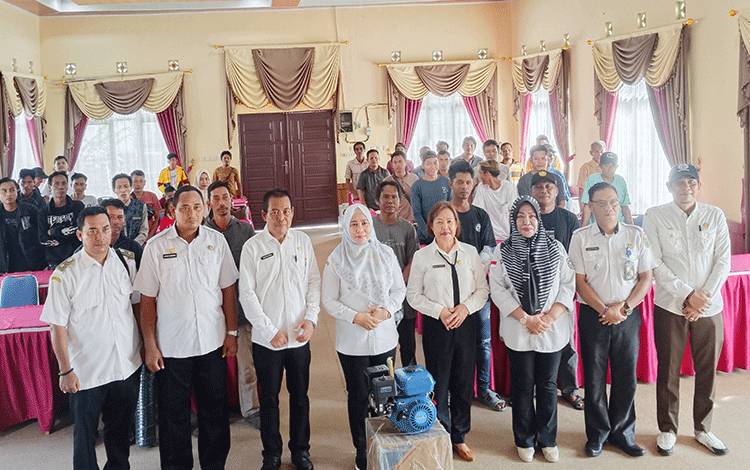 Nelayan Kecamatan Kahayan Hilir Dapat Bantuan Mesin Pompa Air