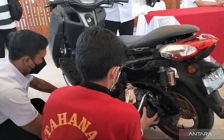 Polisi Ungkap Penyelundupan 4,9 Kilogram Sabu dan 5.000 Pil Ekstasi
