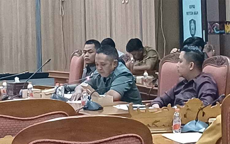 Fraksi Golkar Dorong Langkah Strategis Stabilisasi Ekonomi di Kotim