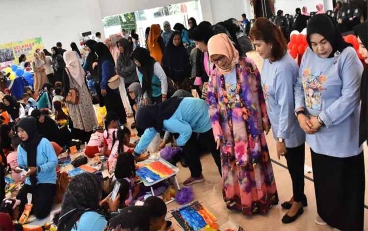Antusiasnya Anak-anak Ikuti Gebyar PAUD 2024 di Kapuas