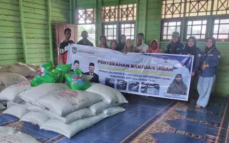 Kelompok Pembudidaya Ikan Desa Palingkau Terima Bantuan Hibah