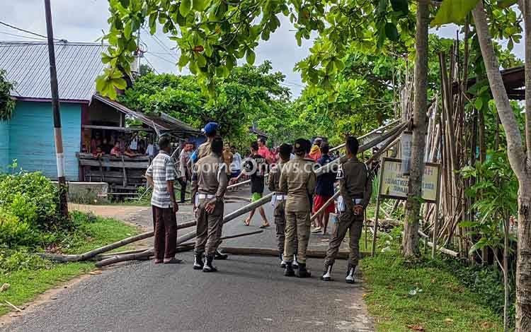 Tutup Jalan dengan Balok Kayu, ODGJ di Sungai Undang Diamankan