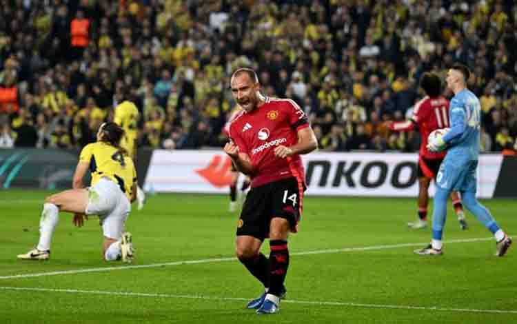 Van Nistelrooy Resmi Tinggalkan MU Setelah Kedatangan Rubin Amorim