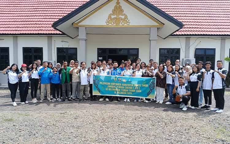 Kepala Disbudparpora Bartim Lepas Kontingen Jambore Pemuda dan IBAB Kalteng 2024