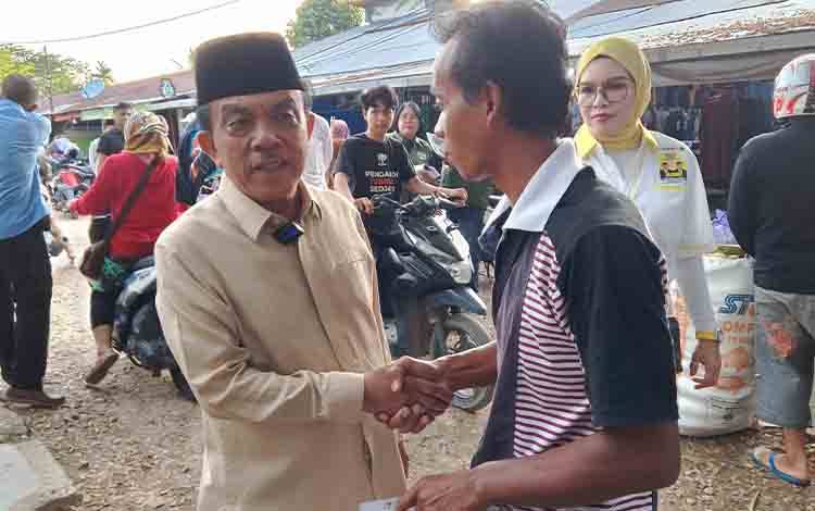 Abdul Razak Blusukan ke Pasar Tamiyang Layang