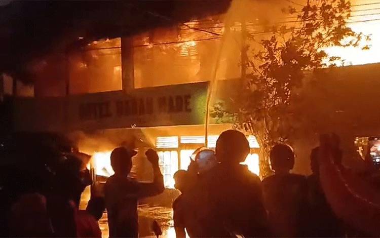 Hotel Danau Mare Kapuas Terbakar