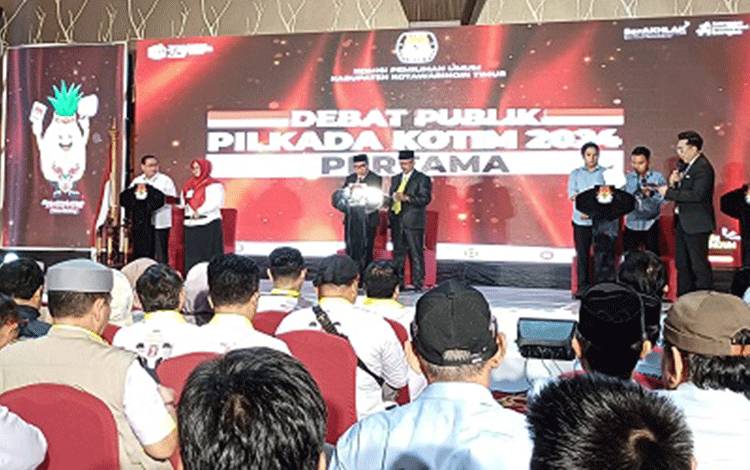 Tiga Paslon Debat Pertama Pilkada Kotim Sampaikan Visi, Misi dan Program Kerja