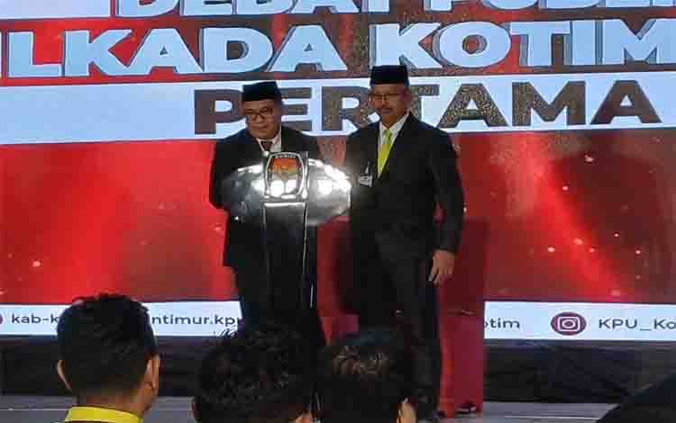 Paslon No Urut 2 Sanidin-Siyono Paparkan Visi-Misi dan Program Unggulan Saat Debat Pilkada Kotim