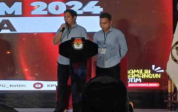 Rudini-Paisal sampaikan visi-misi saatdebat kandidat Pilkada Kotawaringin Timur, Sabtu, 26 Oktober 2024. (FOTO: DEWIP)