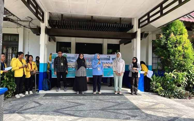 Pelepasan Kegiatan Penyuluhan Bahasa dan Sastra Indonesia oleh Wakil Dekan 1 FKIP UPR