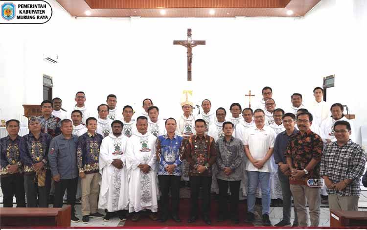 Pj Bupati Murung Raya Hadiri Pentahbisan Gereja St. Stefanus, Serukan Persatuan dan Kebersamaan Antar Umat